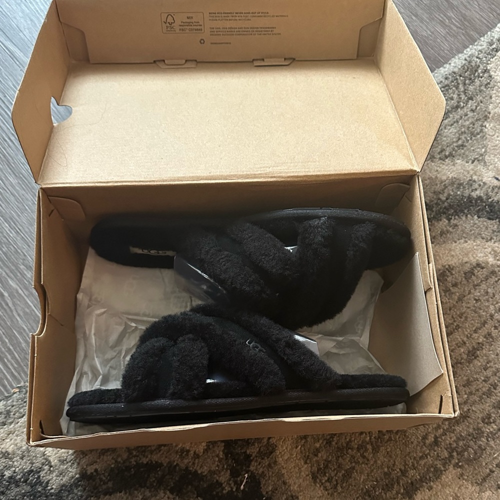 Woman Ugg Scuffita Slippers